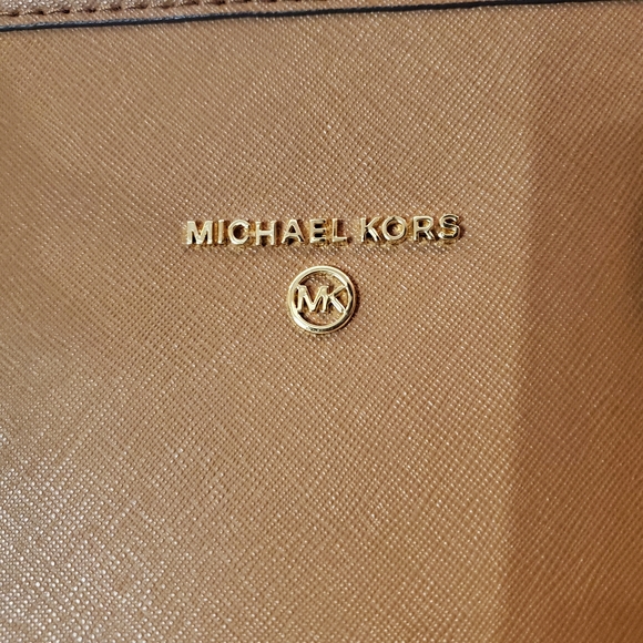 SOLD!! MICHAEL KORS purse - Picture 2 of 7